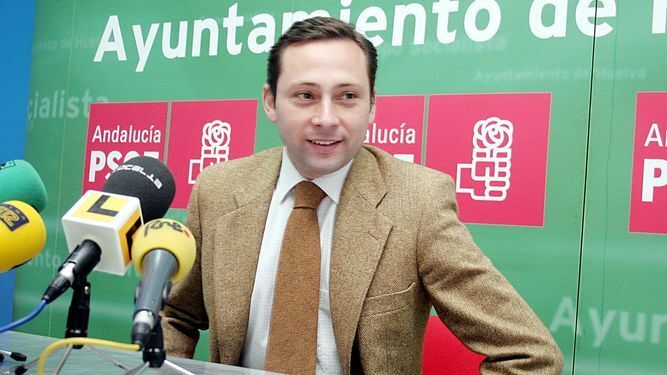 Alejandro Márquez en una rueda de prensa del PSOE.