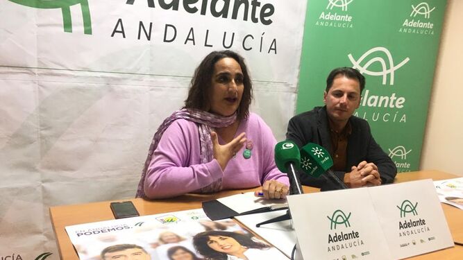 Ángela Aguilera y Santiago Gutiérrez, ayer en rueda de prensa en Cádiz
