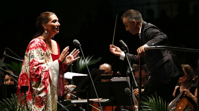 Marina Heredia cantó en el concierto inaugural de temporada de la OCG este año.