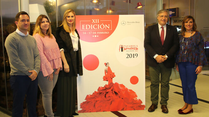 Presentación del cartel de la Pasarela Flamenca Jerez - Tío Pepe 2019 con los patrocinadores del evento.