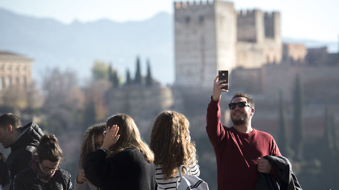 El Puente llena de turistas Granada