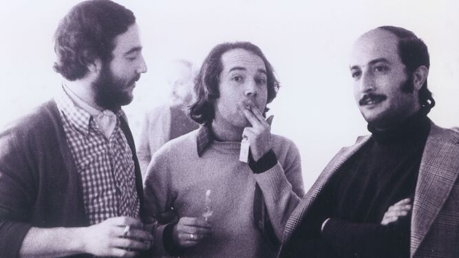 Javier Egea, Juan de Loxa  y José Heredia Maya en una fotografía de finales de los 70.