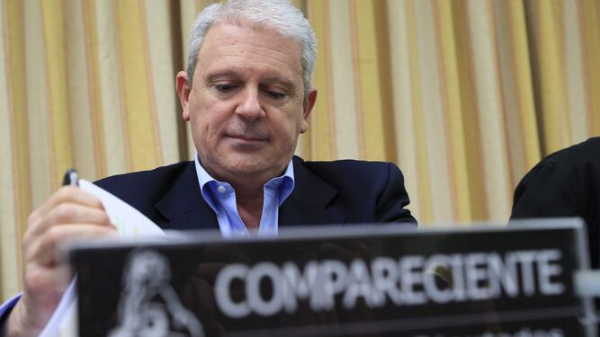 El número dos de Gürtel , Pablo  Crespo , durante su comparecencia ante la comisión de investigación sobre la presunta financiación ilegal del PP en el Congreso el pasado 13 de noviembre.