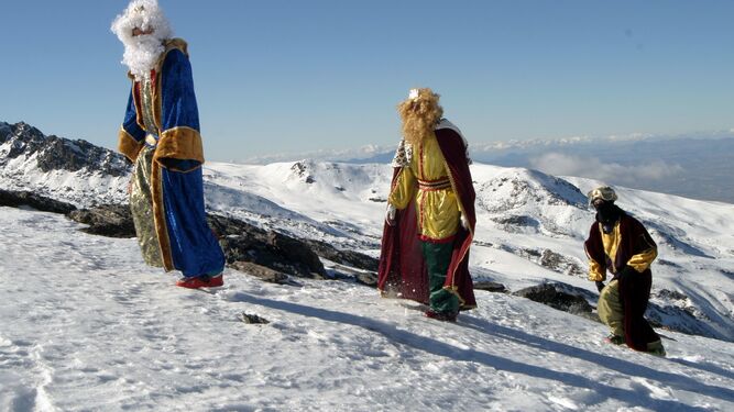 Los Reyes Magos con sus esquís.