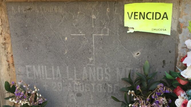La tumba de Emilia Llanos en el cementerio de San José.