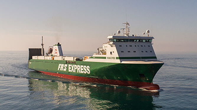 Barco Miramar Express que cubre la línea Motril-Nador