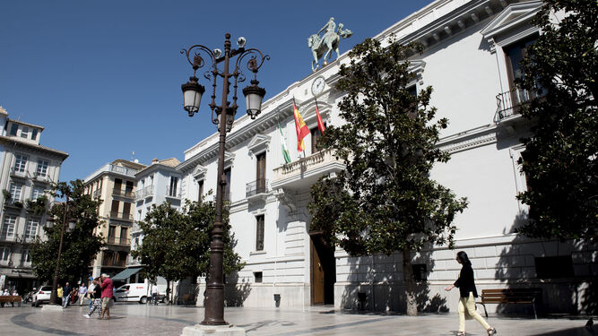 Fachada principal del Ayuntamiento de Granada