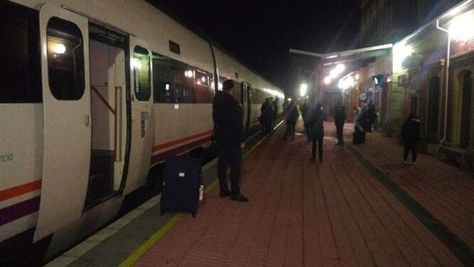 Tren Badajoz-Madrid averiado.
