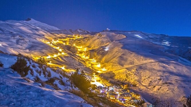 Las pistas Maribel y El Río, iluminadas para el esquí nocturno de Sierra Nevada