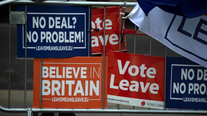 Carteles de una manifestación a favor del 'Brexit'