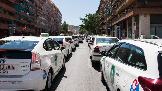 Protesta de taxis en Granada el pasado verano