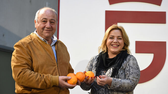 El alcalde de El Valle, Juan Antonio Palomino, junto a la diputada de Deportes, Purificación López