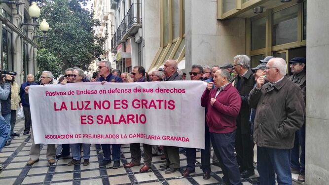 Manifestación de los jubilados de la compañía eléctrica.