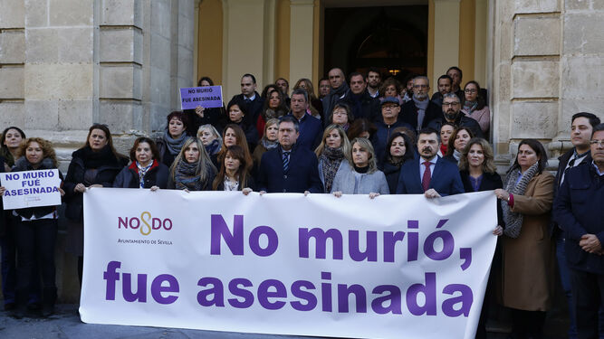 Una protesta contra la violencia machista en el Ayuntamiento de Sevilla