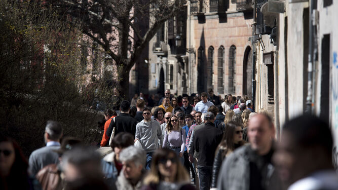 Los turistas 'asaltan' las calles del centro de Granada