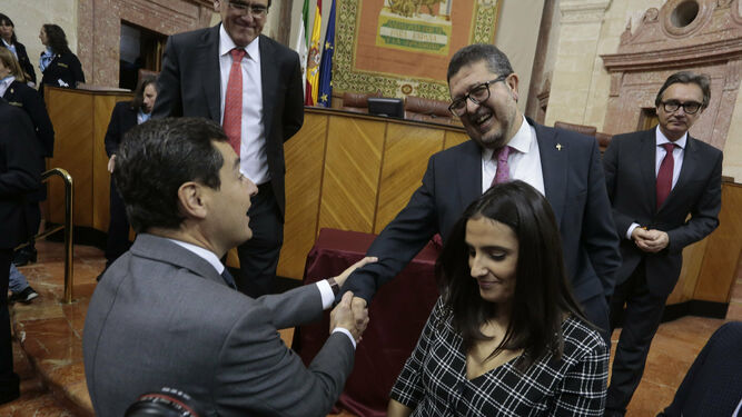El Gobierno andaluz para en seco a Vox. Juanma Moreno con Francisco Serrano.