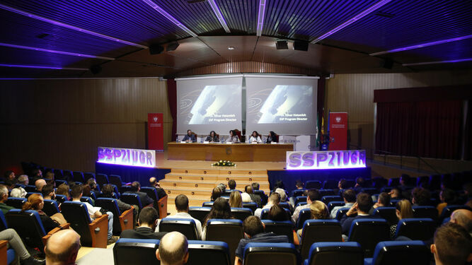 Conferencia en la Facultad de Ciencias sobre el Programa de Estudios Espaciales.