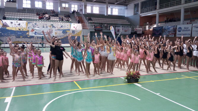 Más de 300 gimnastas participaron en la exhibición