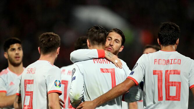 Ramos se abraza con Morata