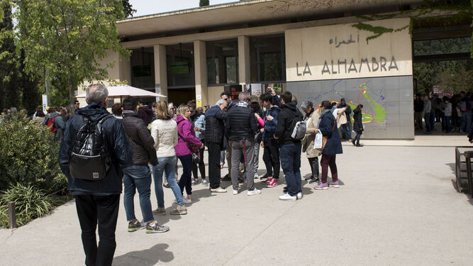 El turismo granadino, contento con la llegada de Rocío Díaz a la Alhambra