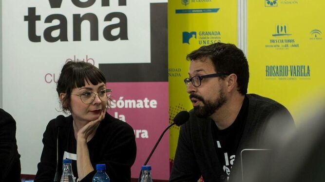 Ana Belén Moreno y Luis Fas, durante la presentación del proyecto  el año pasado  en la Feria del Libro.