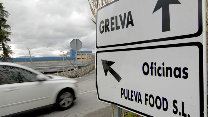 Carretera de acceso a la factoría de Puleva