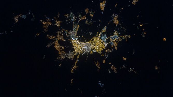 Imagen de satélite de la iluminaciópn de Granada y el Cinturón