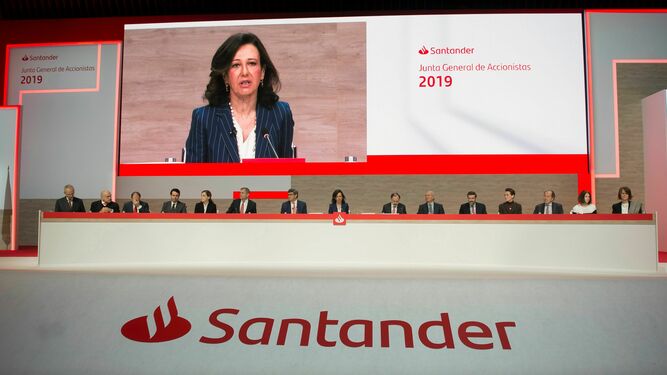 Ana Botín, en la junta general de accionistas del banco en Santander