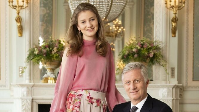 La princesa Isabel de Bélgica, que pronto cumplirá 18 años, con su padre, el rey Felipe.