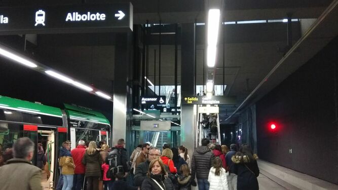 El Metro de Granada durante esta Semana Santa