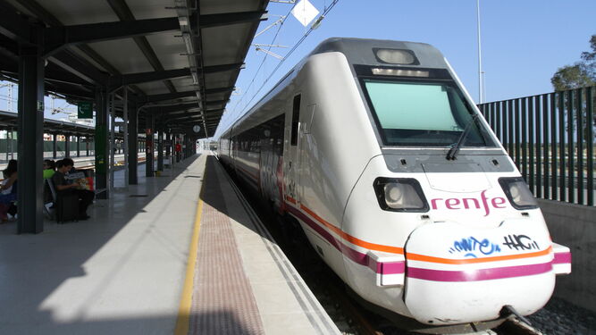 Tren estacionado en la terminal de Huelva.
