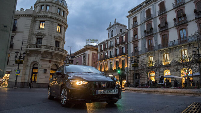 La guerra Ayuntamiento-VTC empezó con la llegada de Uber a Granada