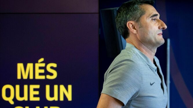 El entrenador del Barcelona, Ernesto Valverde, en la sala de prensa de la ciudad deportiva.