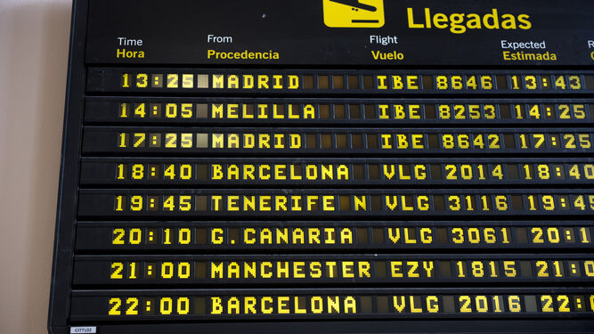 El aeropuerto estrena su ruta con Melilla