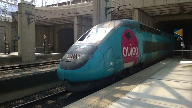 Modelo de tren de alta velocidad barato Ouigo, impulsado por la compañía francesa SNCF