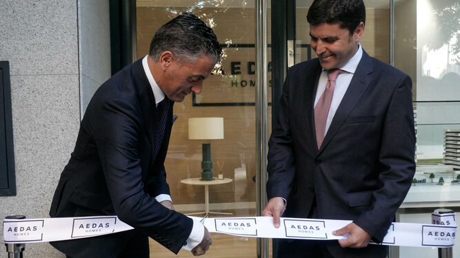 Diego Chacón y Ramiro González durante un momento de la inauguración de las oficinas de la empresa en la ciudad.