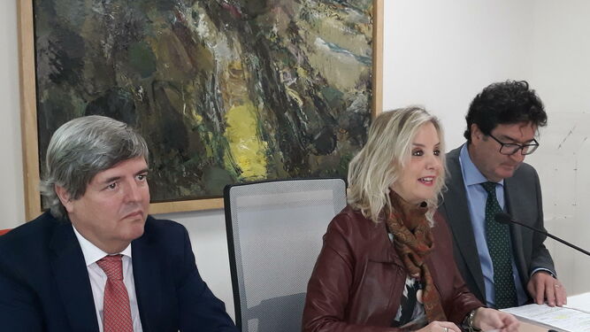 La fiscal Superior de Andalucía, Ana Tárrago, junto a los fiscales Fernando Sobrón y Juan Bermejo.