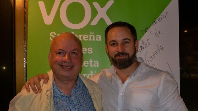 El presidente provincial de Vox y candidato a la Alcaldía de Salobreña, Manuel Martín, junto con Santiago Abascal