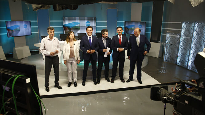 Cambril; Gutiérrez, Salvador, el moderador del debate, Pedro Pablo López; Cuenca y Pérez.