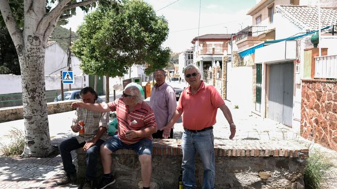 Vecinos de la Lancha del Genil piden actividades para mayores en el Centro C&iacute;vico