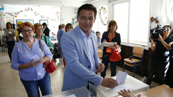 Jornada electoral: Los candidatos a la Alcald&iacute;a de Granada votan