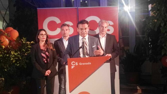 Luis Salvador afirma que no permitirá "de ninguna manera el pacto entre PSOE y Podemos"