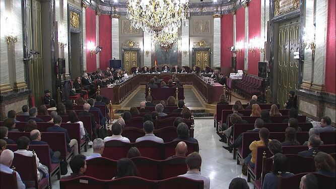 Imagen tomada de la señal institucional del Tribunal Supremo en la penúltima sesión del juicio del 'procés' celebrada este martes.