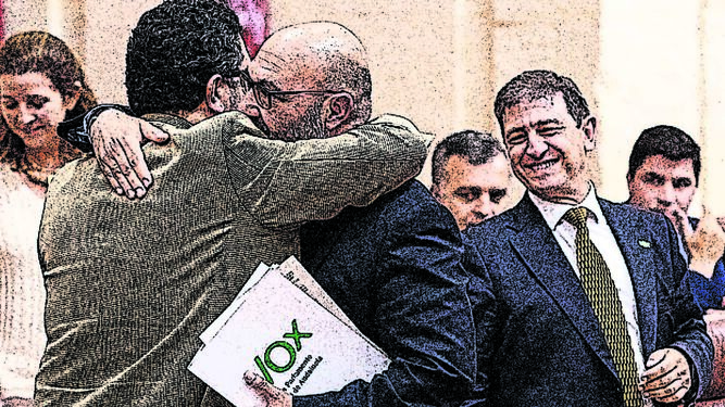 Francisco Serrano y Alejandro Hernández se abrazan en el Parlamento
