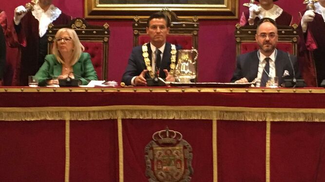 Luis Salvador ya es alcalde con 14 votos de Cs, PP y Vox