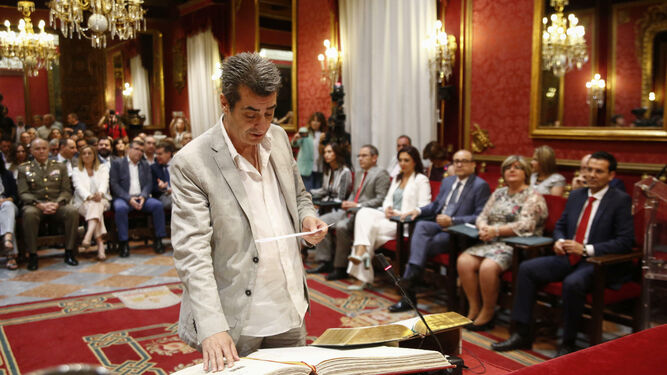 Las im&aacute;genes de la jornada de constituci&oacute;n del Ayuntamiento de Granada