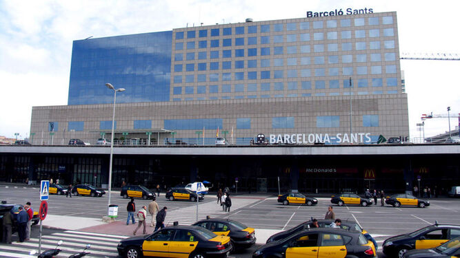 Fachada de la Estació de Barcelona-Sants, de donde partirá el primer AVE comercial a Granada