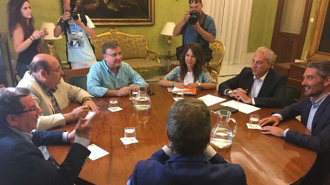 Los equipos de PP y Cs ya negocian el gobierno de Granada