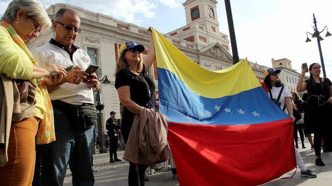Concentración de varias decenas de venezolanos en Madrid a finales de abril.