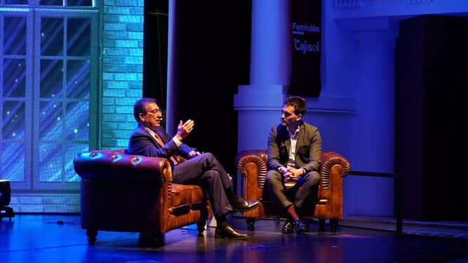 El presidente de Cajasol, Antonio Pulido, entrevistado por Julio Muñoz.